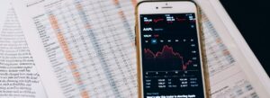 Diversificação no copy trade: como distribuir capital entre traders descorrelacionados para reduzir risco sem sacrificar retorno