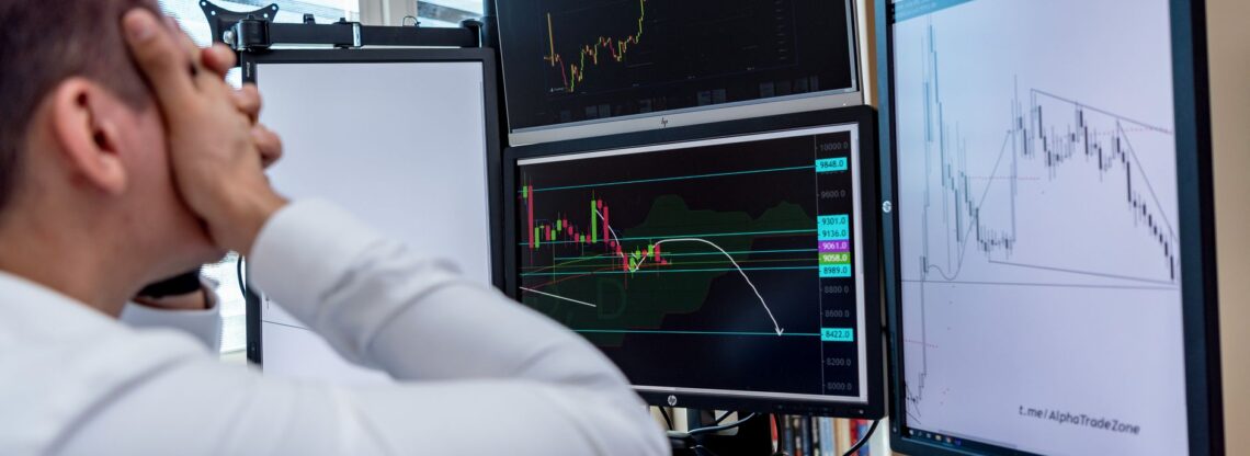 Tela de trading em vermelho representando situação em que copy trader quebrou conta