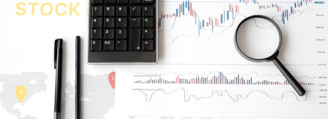 Investidor analisando dados para descobrir se copy trade é golpe ou operação legítima