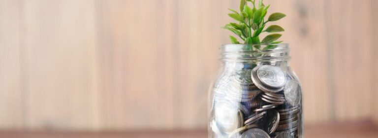 Ilustração sobre capital mínimo para começar no copy trade com crescimento de investimento